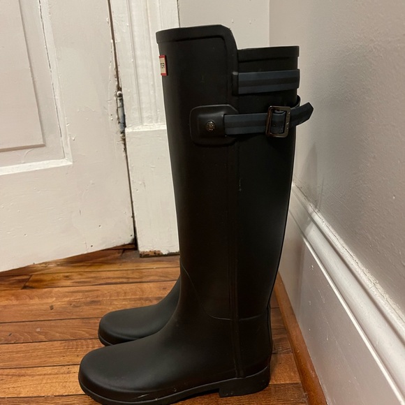 Navy Blue Hunter Boots Size 5 - Picture 3 of 4